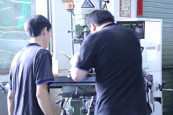 深圳自動點膠機生產廠家